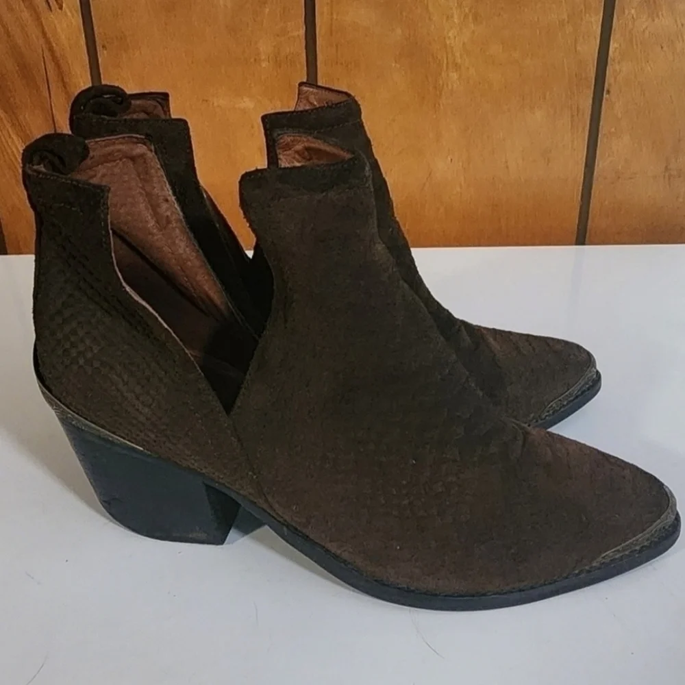 FREE PEOPLE Jeffery Campbell Hunt The Plains Boot Suede Snake Print Sz. 9.5